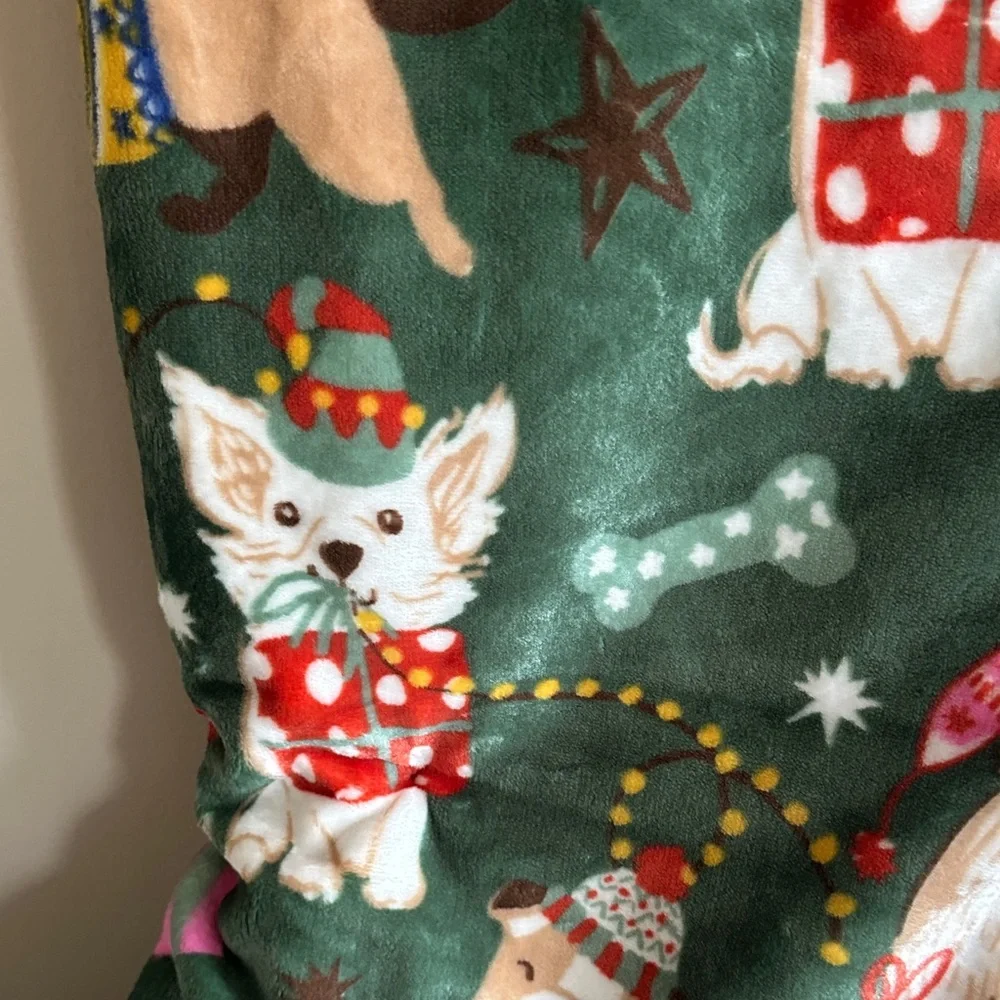 Envogue Holiday Christmas Festive Dog Plush Throw Blanket Oversized NEW!